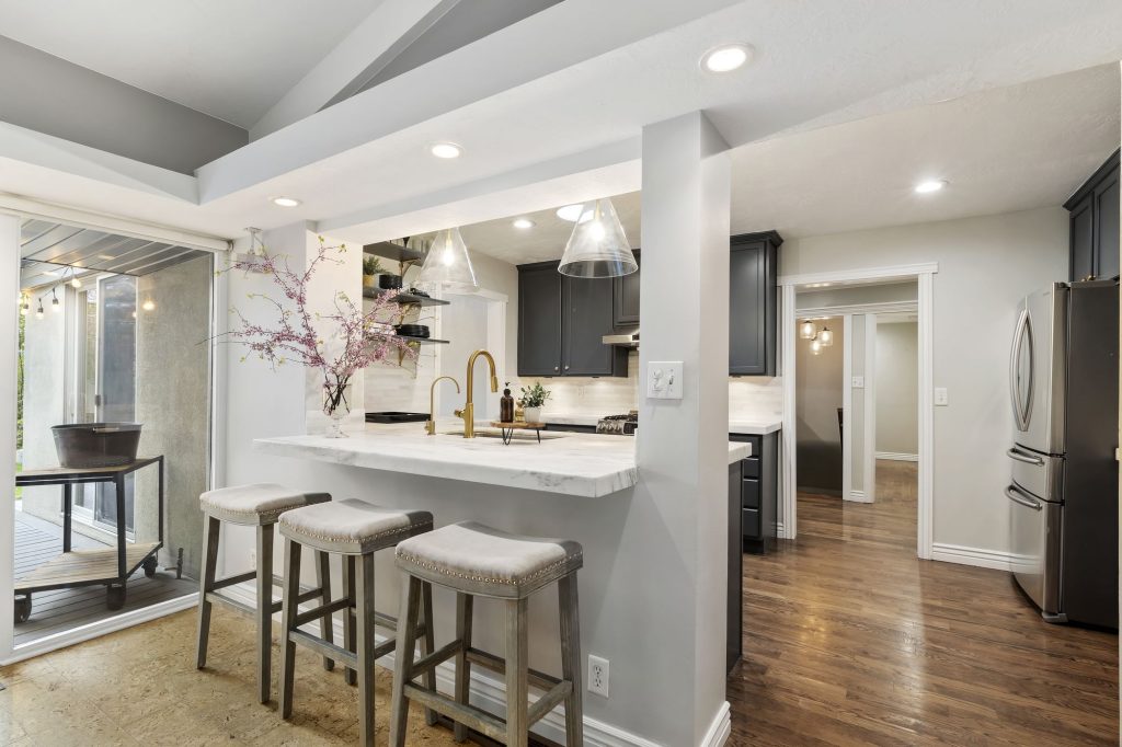 Beacon Drive kitchen bar