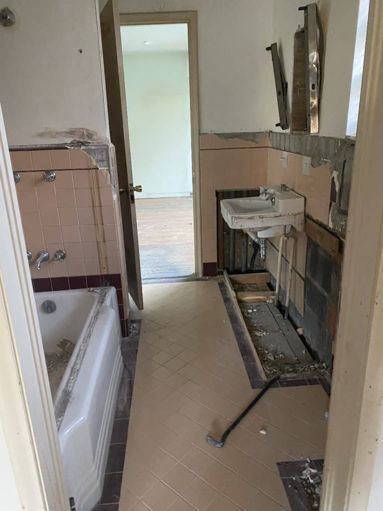 Colonial Drive before
